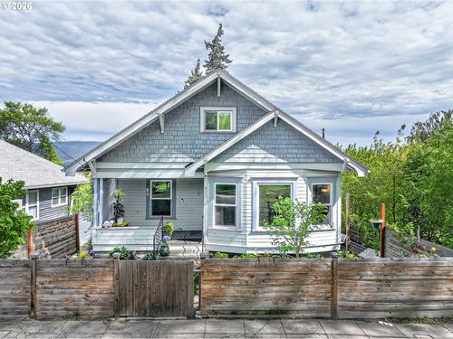 411 E 8th St, The Dalles, OR, 97058-2627 | Card Image