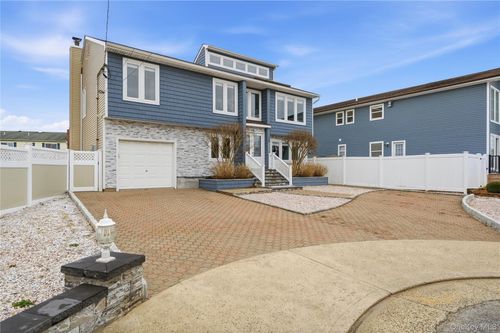 233 Arthur Street, Hempstead, NY, 11520 | Card Image