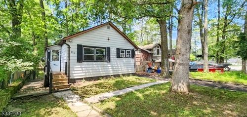 720 Brooklyn Mountain Rd, Hopatcong, NJ, 07843-1542 | Card Image