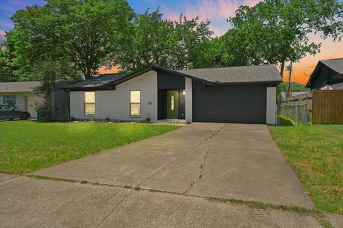 1222 Saturn Dr, Cedar Hill, TX, 75104-3214 | Card Image