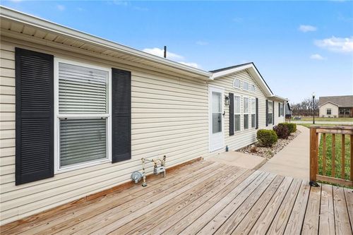 1002 Ne White Oaks Ln, Oak Grove, MO, 64075-5111 | Card Image