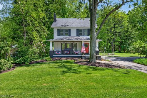 8465 Usher Rd, Olmsted Falls, OH, 44138-1903 | Card Image