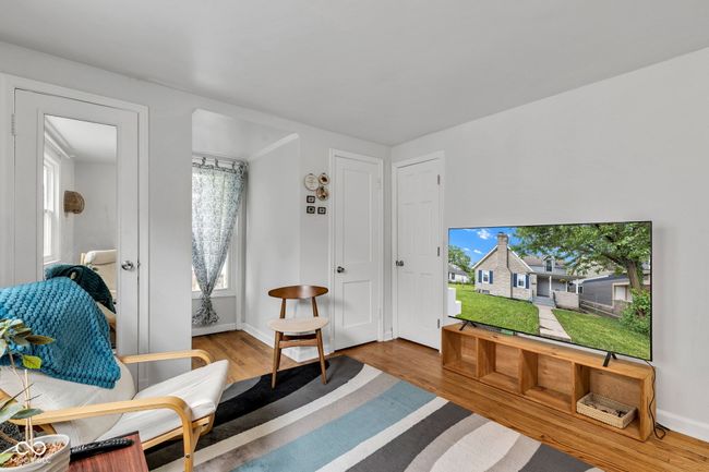 Upper floor second bedroom. | Image 40