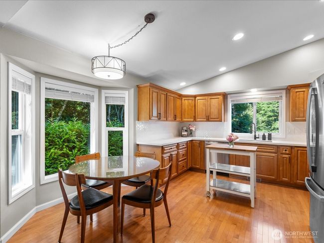 Dining area off kitchen | Image 12