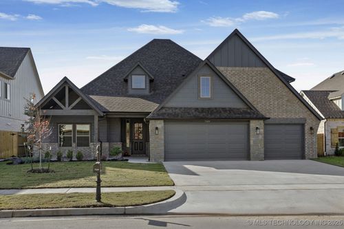 7109 E Queens St, Broken Arrow, OK, 74014-2561 | Card Image