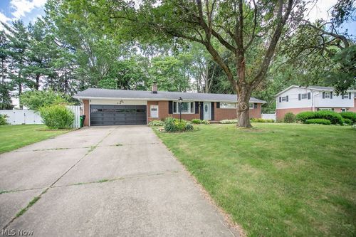 916 Marion Ave Nw, Massillon, OH, 44646-3047 | Card Image