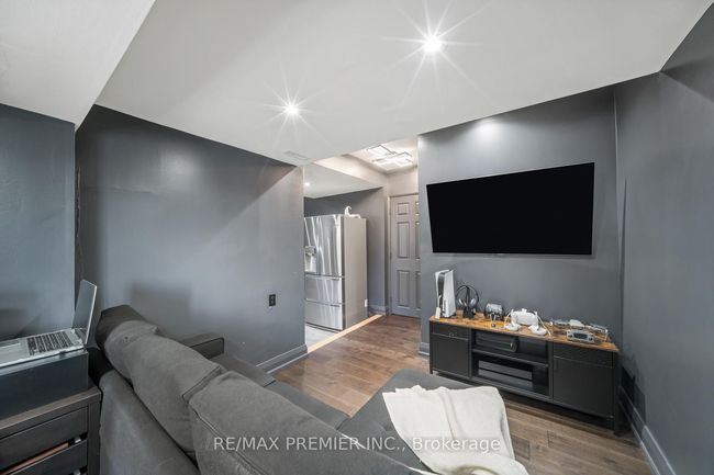 122 Robert Hicks Dr, House attached with 6 bedrooms, 5 bathrooms and 2 parking in North York ON | Image 29