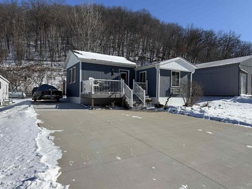 8-1930 Hideaway Hills Lane, Lansing, IA, 52151 | Card Image