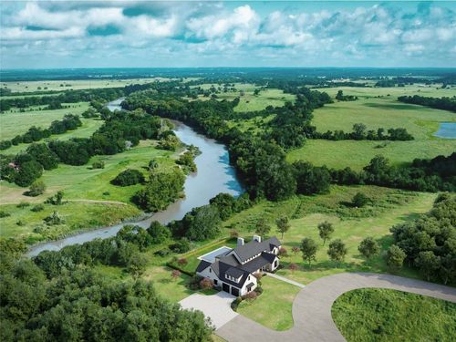 663 Nw Loop 230, Smithville, TX, 78957-4704 | Card Image