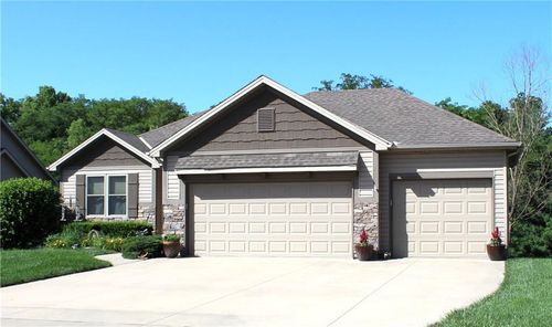 607 Tomahawk Ct, Smithville, MO, 64089-9410 | Card Image