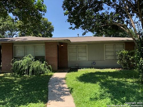 639 Karen Ln, San Antonio, TX, 78218-4227 | Card Image