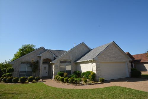10709 Whitestone Ranch Rd, Benbrook, TX, 76126-4575 | Card Image
