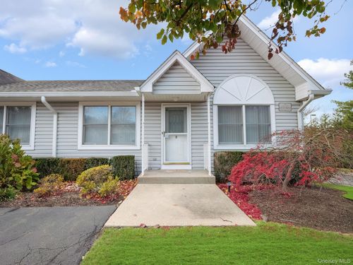 2 Windsor Cir, New City, NY, 10956-1145 | Card Image