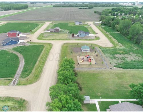 308 Prairie Dr N, Hankinson, ND, 58041-4018 | Card Image