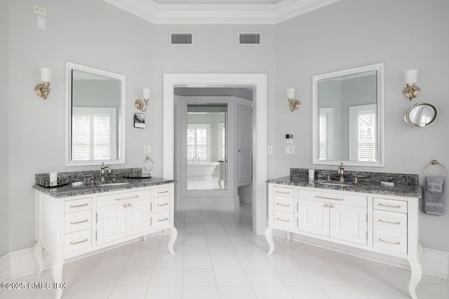 35 Club Rd, House other with 6 bedrooms, 8 bathrooms and null parking in Riverside CT | Image 18