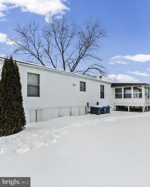 11 Creekside Dr, WEST GROVE, PA, 19390-9100 | Card Image
