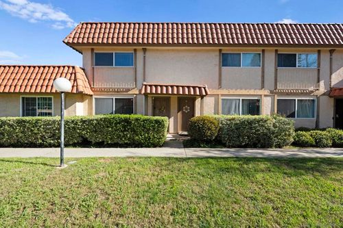 d-910 N Fig St, Escondido, CA, 92026 | Card Image