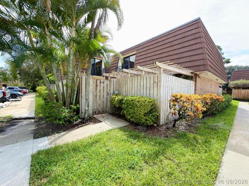710 7th Ln, Palm Beach Gardens, FL, 33418-3552 | Card Image