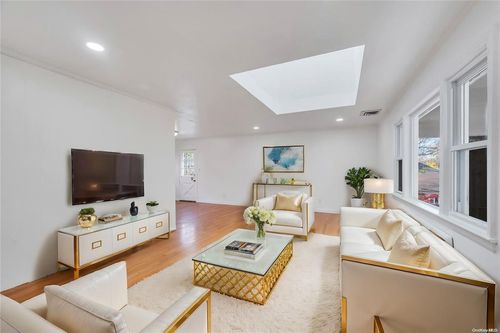 21 Ravine Rd, Great Neck, NY, 11023-1725 | Card Image