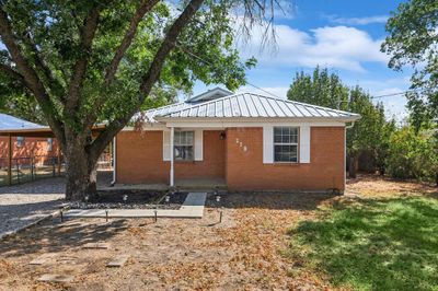 218 E Lloyd Street, House other with 3 bedrooms, 1 bathrooms and null parking in Krum TX | Image 2