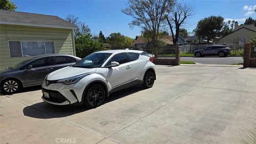 19843 Enadia Way, Winnetka, CA, 91306-3610 | Card Image