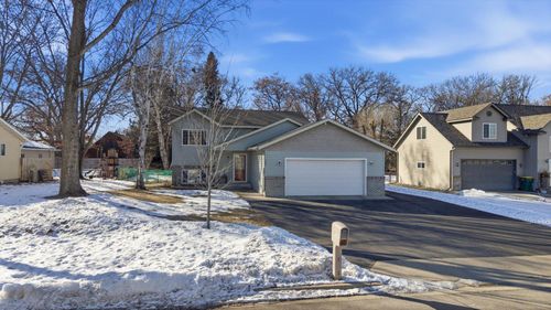 909 4th Ave E, Sartell, MN, 56377-4590 | Card Image