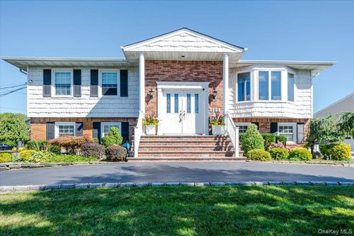 305 Riviera Dr S, Massapequa, NY, 11758-8517 | Card Image