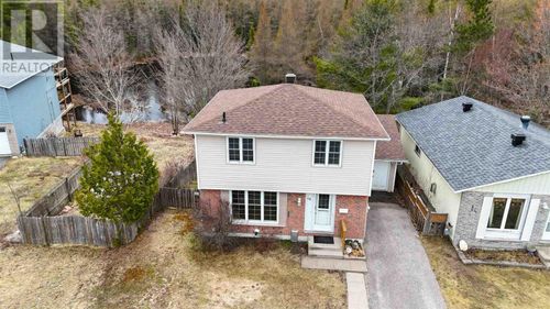 44 Macdonald Crt, Elliot Lake, ON, P5A2V2 | Card Image