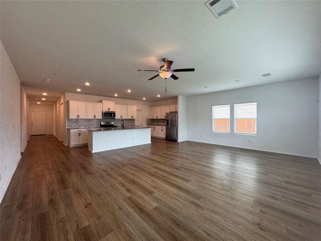 family room | Image 11