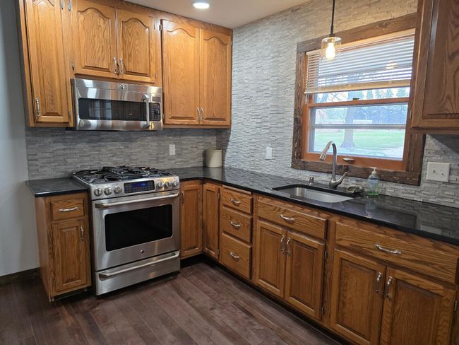 tons of counter space | Image 8