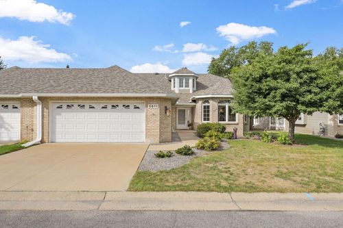 5611 Dunlap Ave N, Shoreview, MN, 55126-5650 | Card Image