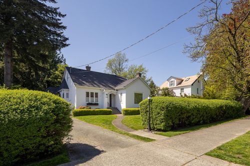 438 4th St, New Westminster, BC, V3L2V4 | Card Image