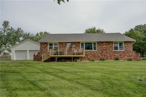 9004 E 31st St, Kansas City, MO, 64129-1450 | Card Image