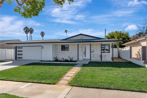16761 Irby Ln, Huntington Beach, CA, 92647-4920 | Card Image