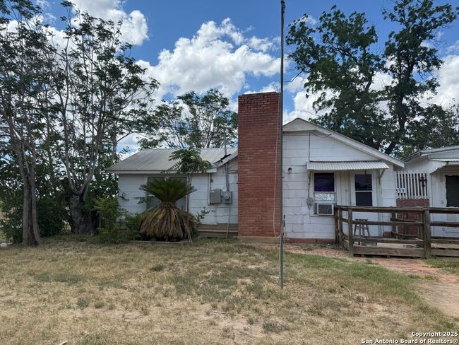 559 W Rheiner Ave, House other with 2 bedrooms, 2 bathrooms and null parking in Sabinal TX | Image 5