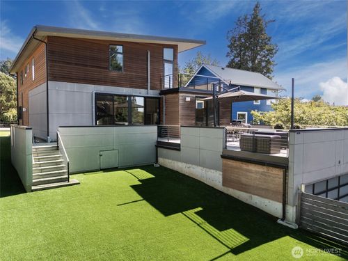 2515 30th Ave W, Seattle, WA, 98199-3329 | Card Image