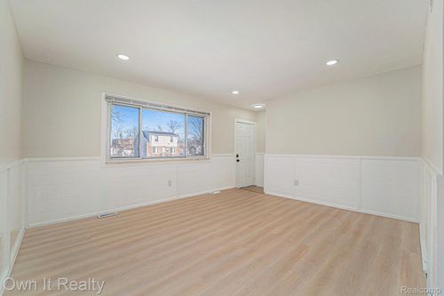 28457 Oakwood St, Inkster, MI, 48141-1663 | Card Image