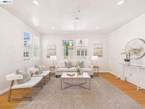 511 Summer Ln, Richmond, CA, 94806-2193 | Card Image
