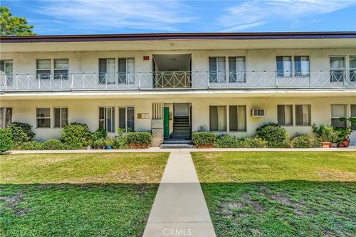 unit-2-5828 Whitsett Ave, Valley Village, CA, 91607-1174 | Card Image
