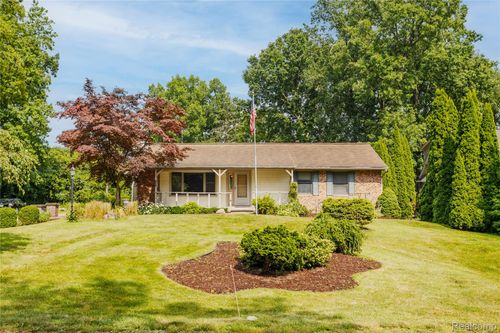 15800 Park Ln, Plymouth, MI, 48170-4805 | Card Image