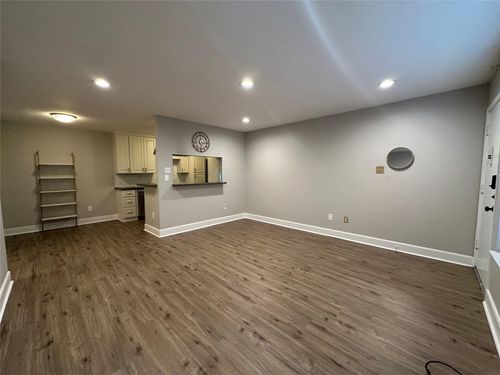 apt-3-2250 Bering Dr, Houston, TX, 77057-4717 | Card Image