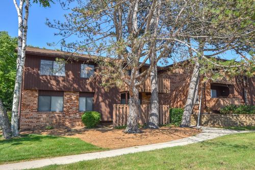 c-7001 N Green Bay Avenue, GLENDALE, WI, 53209 | Card Image