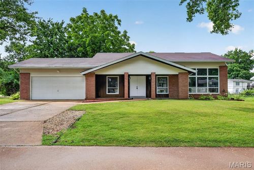 7323 Cartwheel Ln, Hazelwood, MO, 63042-3438 | Card Image