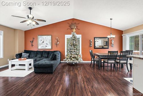 3249 Centennial Oak Dr, Hamilton, MI, 49419-9660 | Card Image