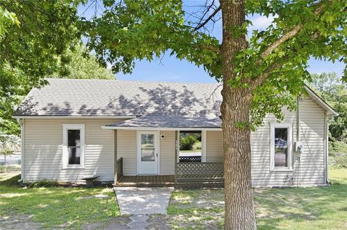 201 Spruce St, Garden City, MO, 64747-9243 | Card Image