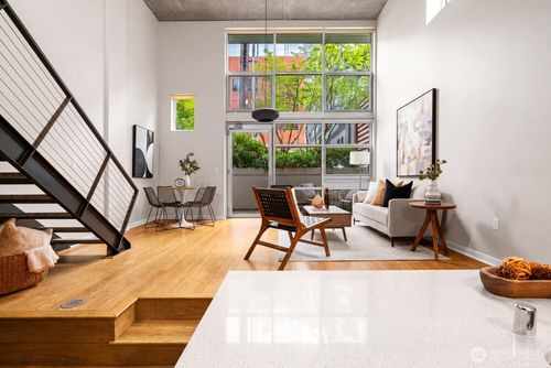 112-401 9th Ave N, Seattle, WA, 98109-4722 | Card Image