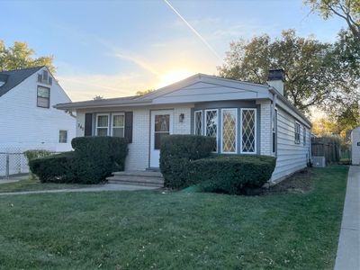 240 N Michigan Avenue, House other with 3 bedrooms, 1 bathrooms and 2 parking in Villa Park IL | Image 2