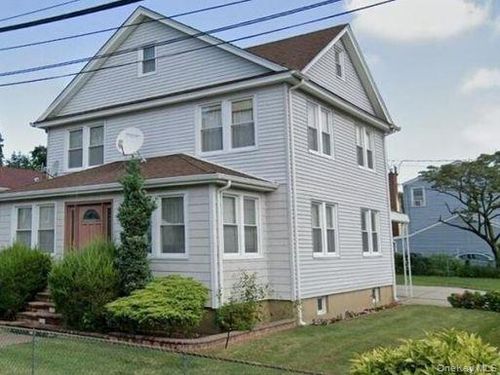 727 Beck St, Uniondale, NY, 11553-2212 | Card Image