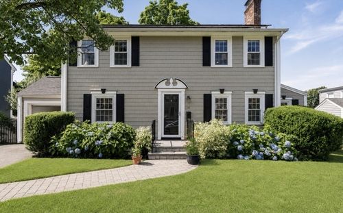 32 Grosvenor Rd, Waltham, MA, 02453-6821 | Card Image