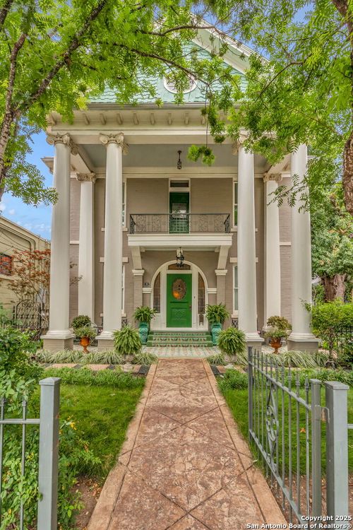 112 King William, San Antonio, TX, 78204-1311 | Card Image